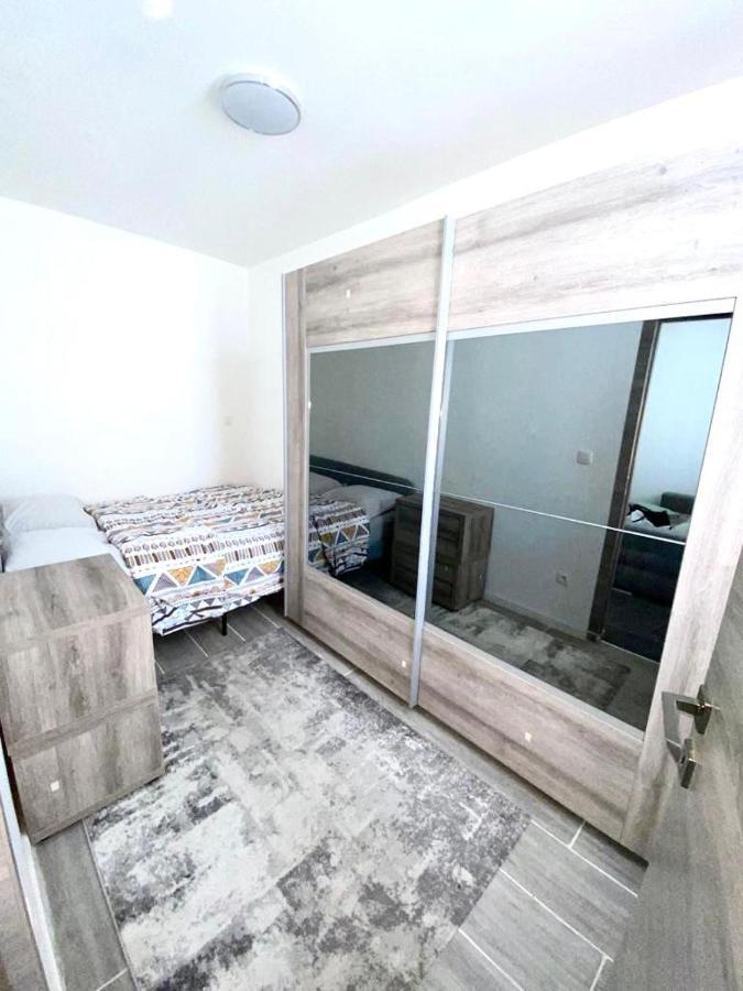 Douvres Apartment