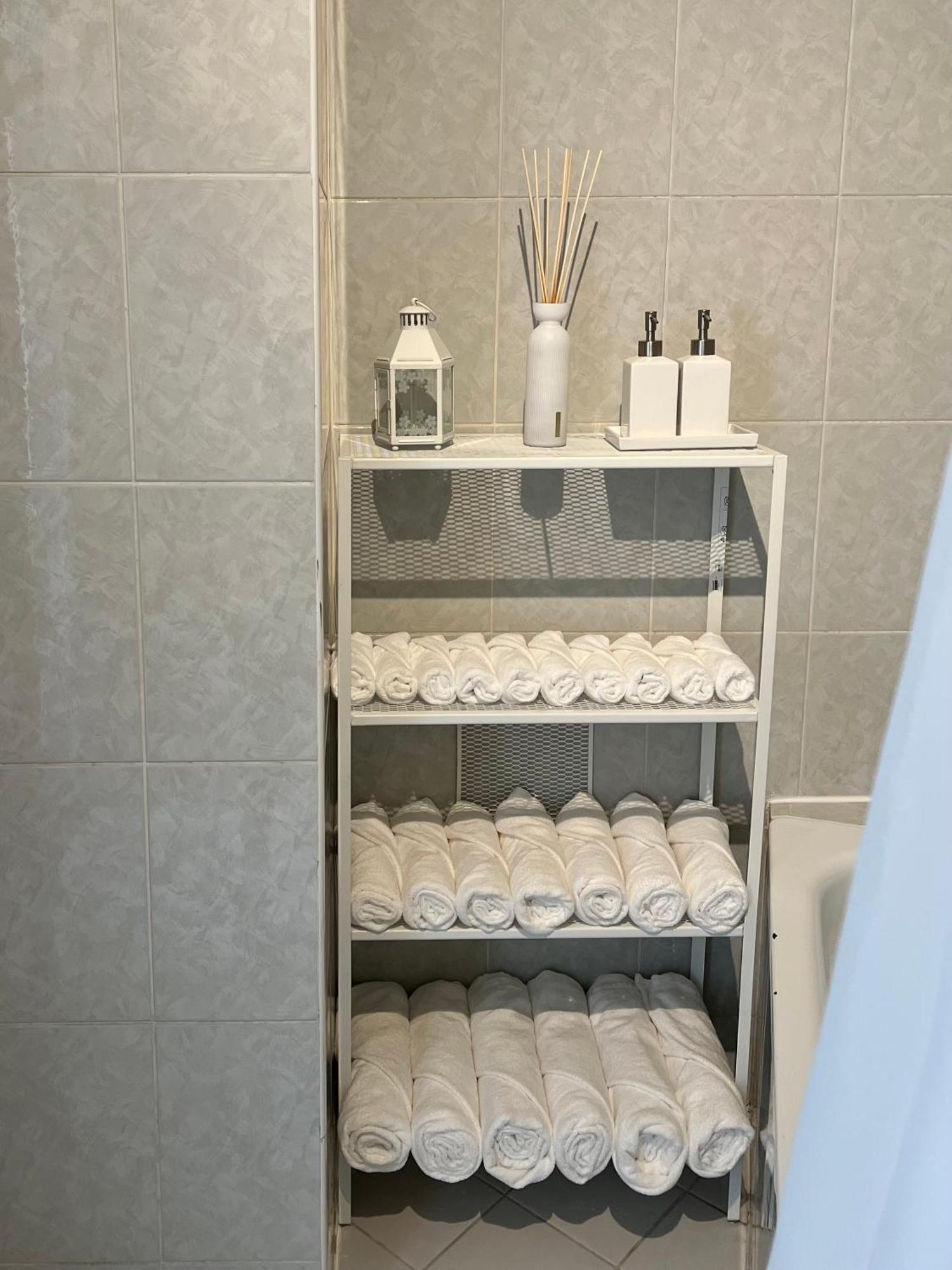 Lumineux Dans Un Quartier Anime * Brussels