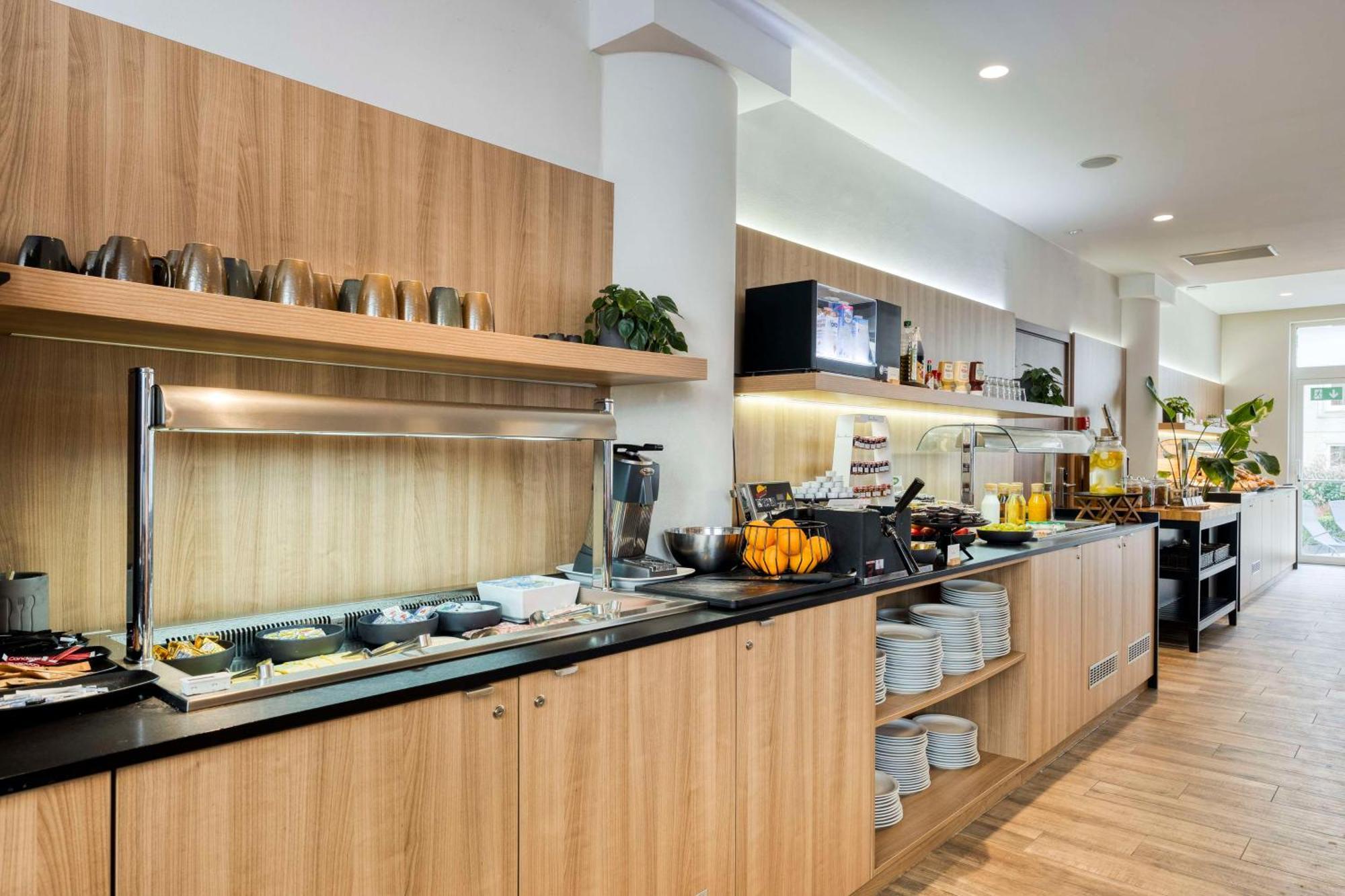 Hotel Hilton Garden City Centre 4*