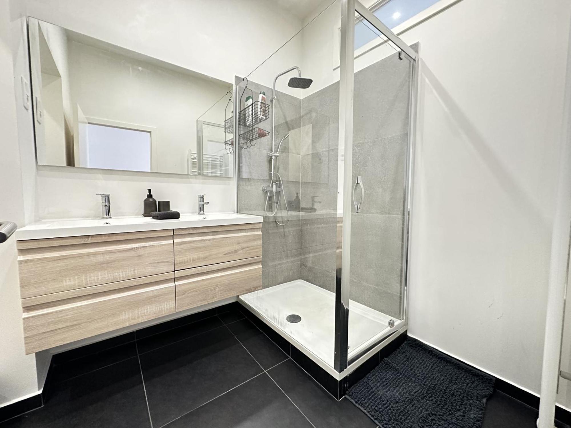 Trendy Flat In Apartment *