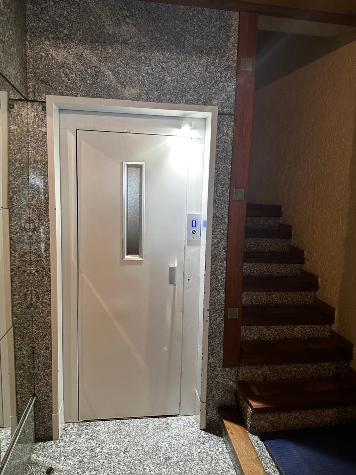 Alexanor Cosy Private In A Shared Brussels