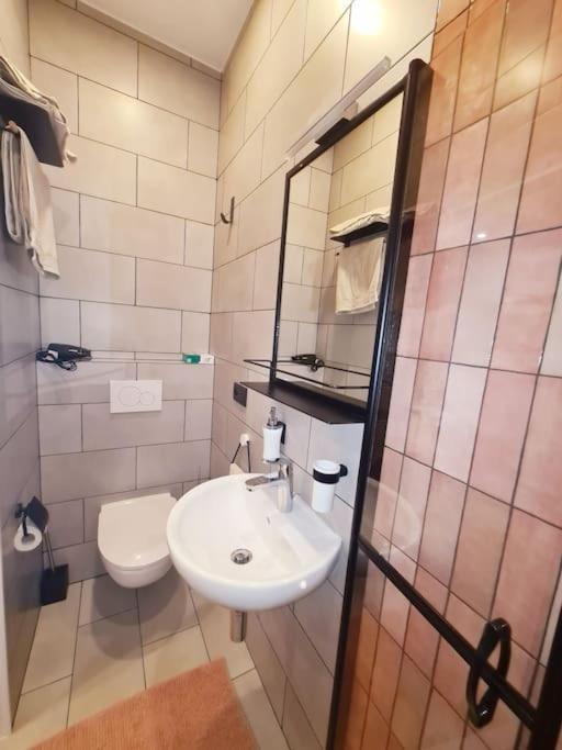 Magnolia Pink New And Fully Equipped * Brussels