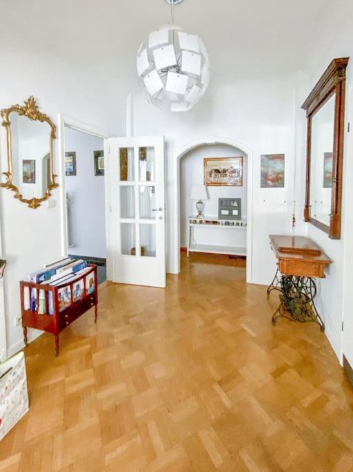 Elegance ,space & Luxury In Căn hộ Brussels
