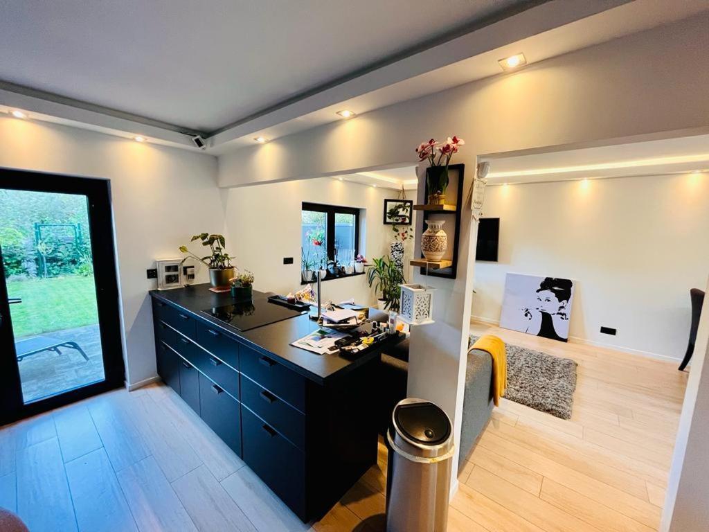 Town House With Garden - 1 With Shared Bathroom Homestay Brussels