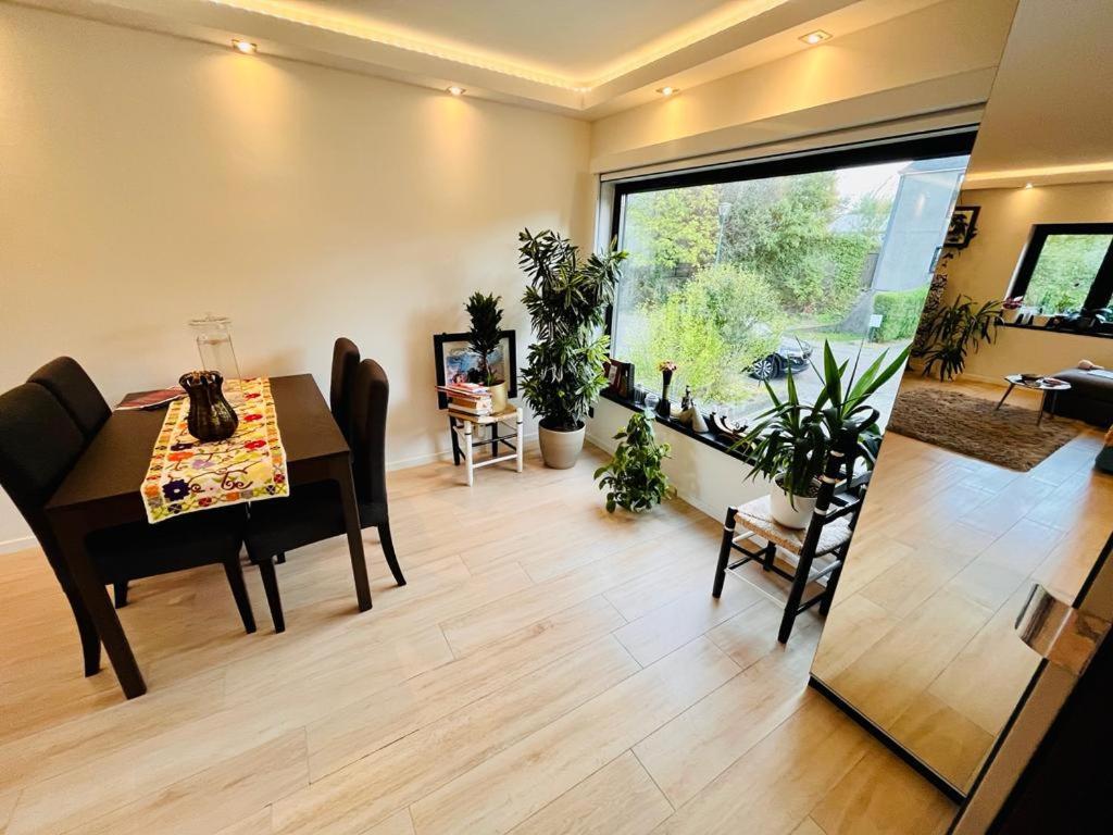 Town House With Garden - 1 With Shared Bathroom Homestay Brussels