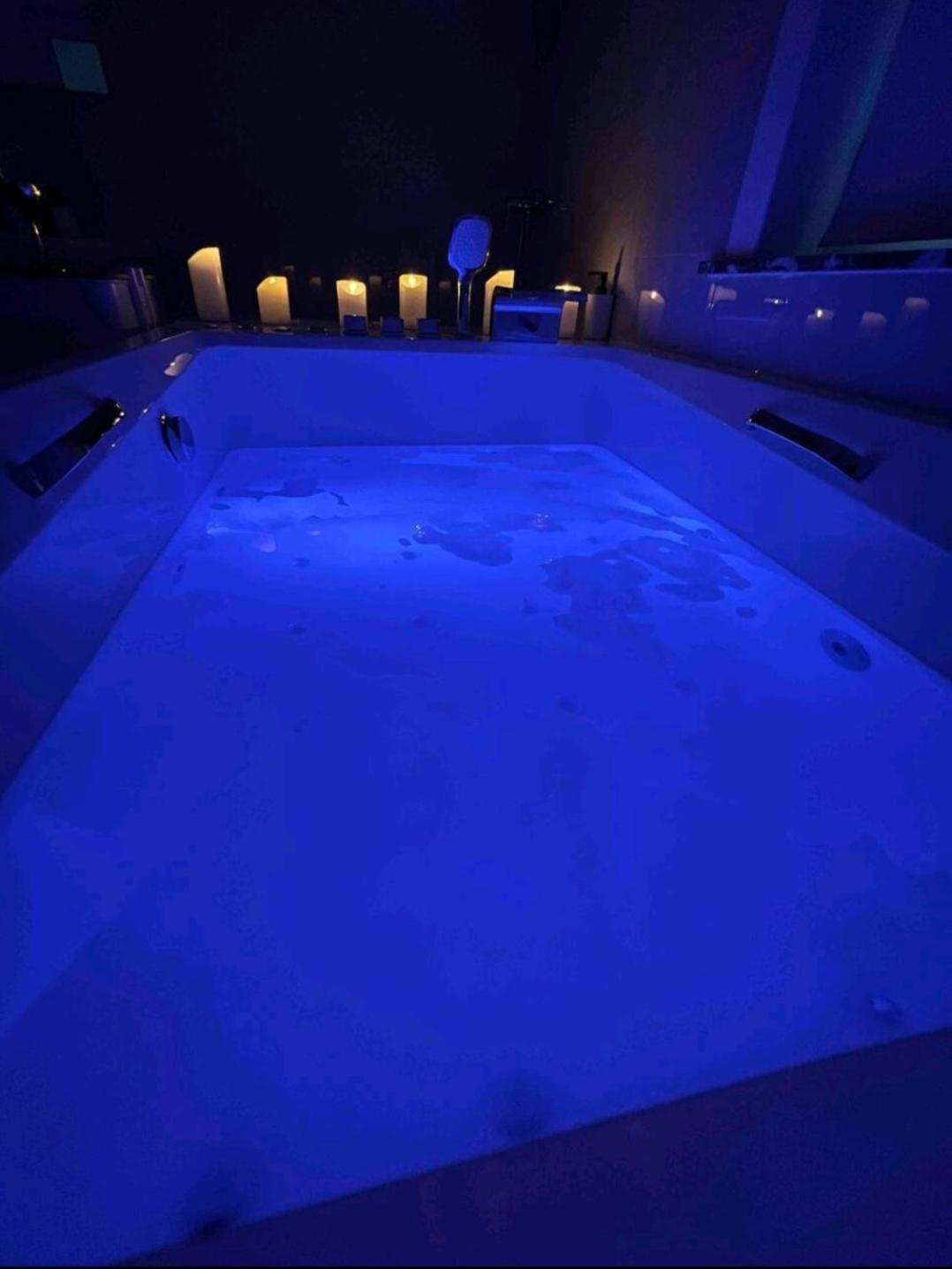 Sublime Calme Cosy & Jacuzzi Apartment