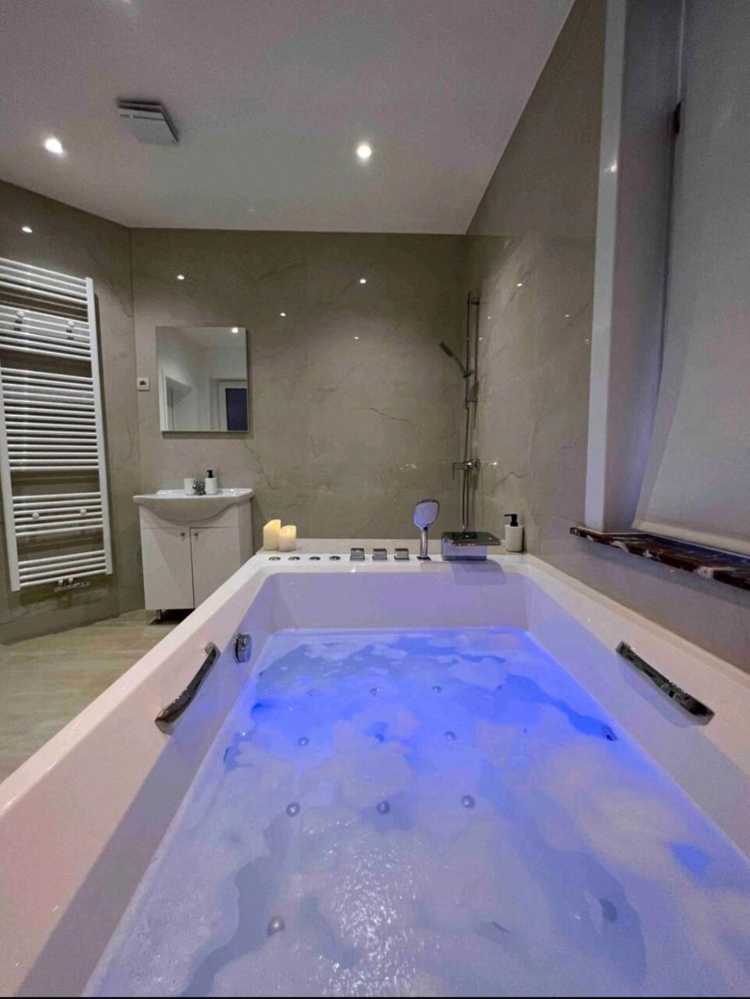 Sublime Calme Cosy & Jacuzzi *