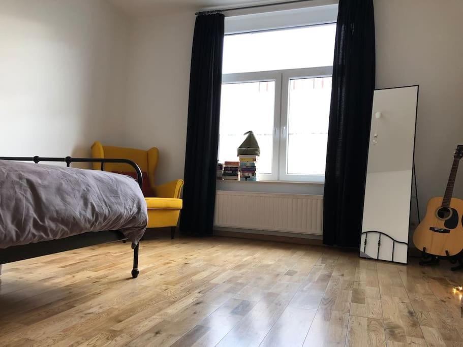 Bright, Spacious And Modern In Apartment *