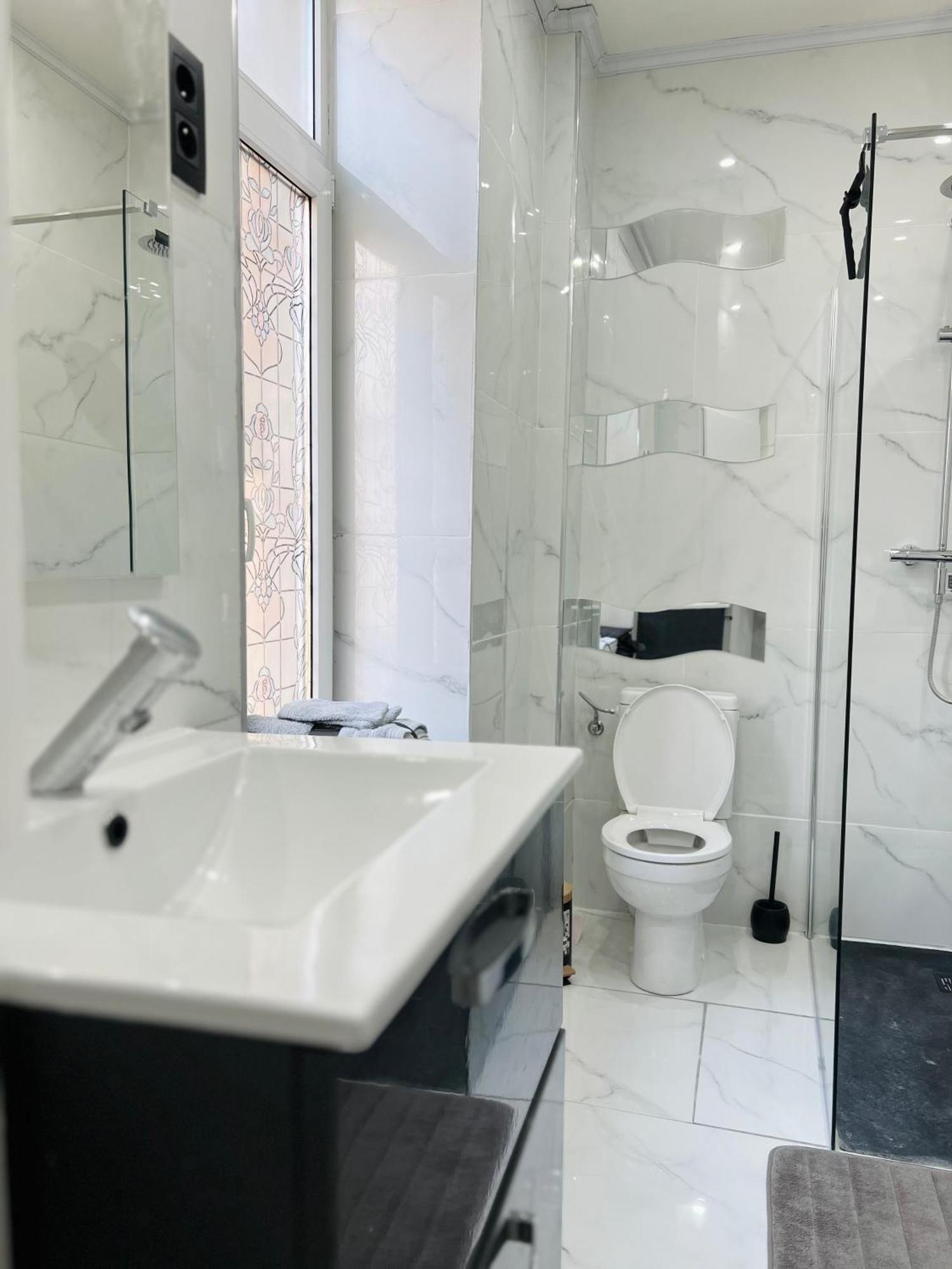 Apartment Renove Et Radieux A Brussels