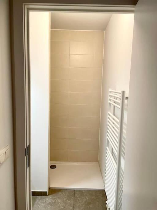 Elegant Canal-view Duplex With Free Parking Appartement *