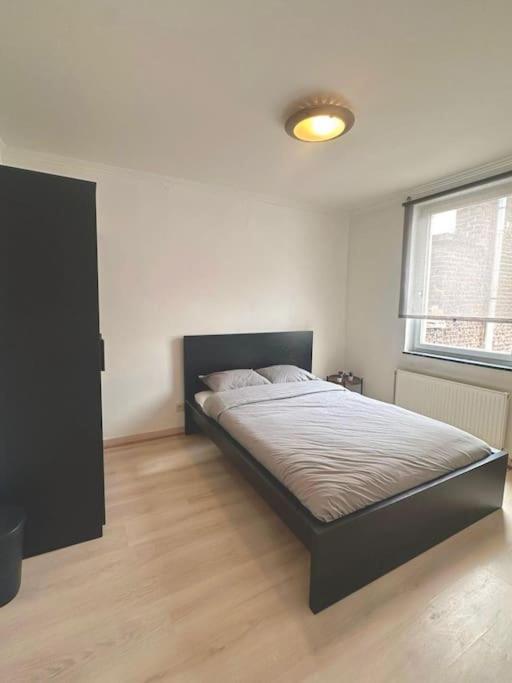 A 2 Pas De La Gare Du Midi Apartment *