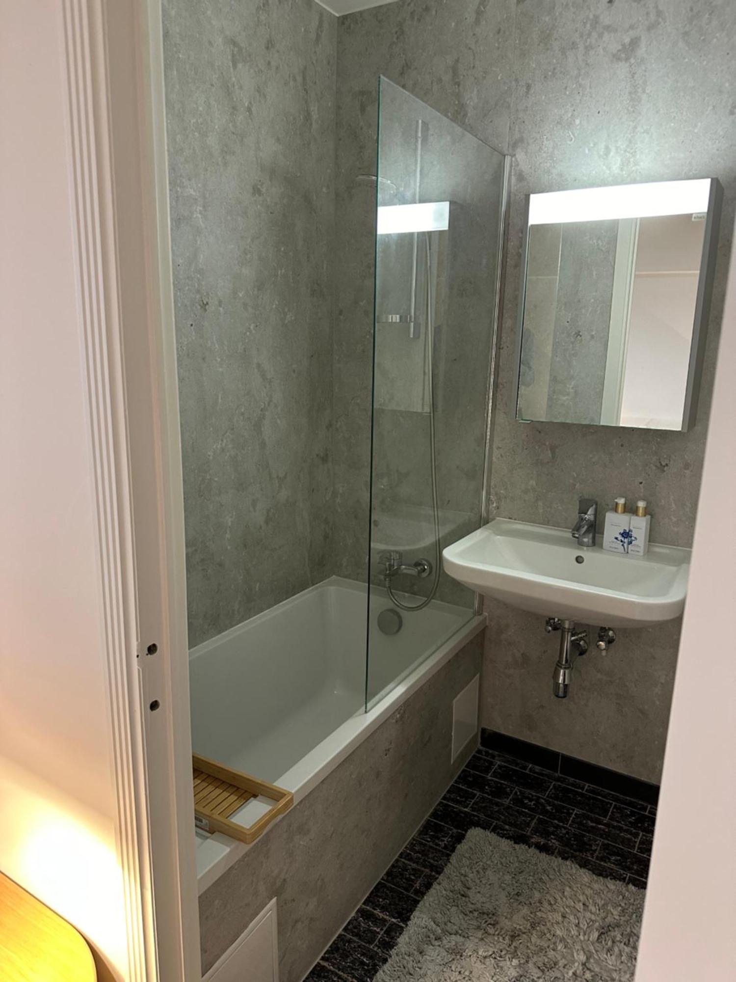 Beautiful Luxurious Studio In The Heart Of The European Quarter Apartment