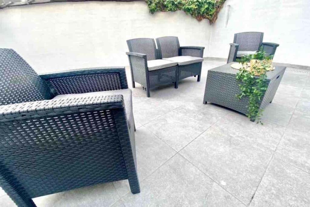 Apartment Superbe Full Equipe Avec Cour Exterieur