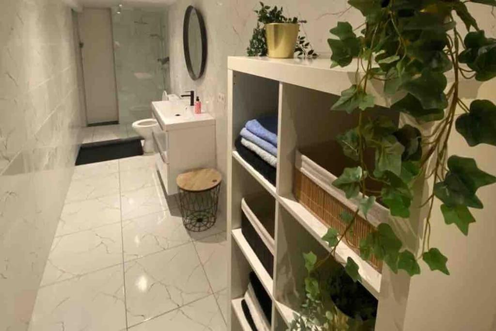 Apartment Superbe Full Equipe Avec Cour Exterieur