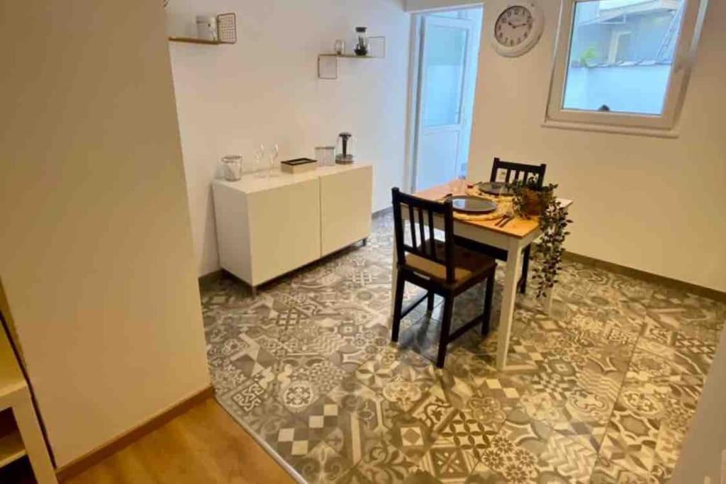 Apartment Superbe Full Equipe Avec Cour Exterieur Brüssel