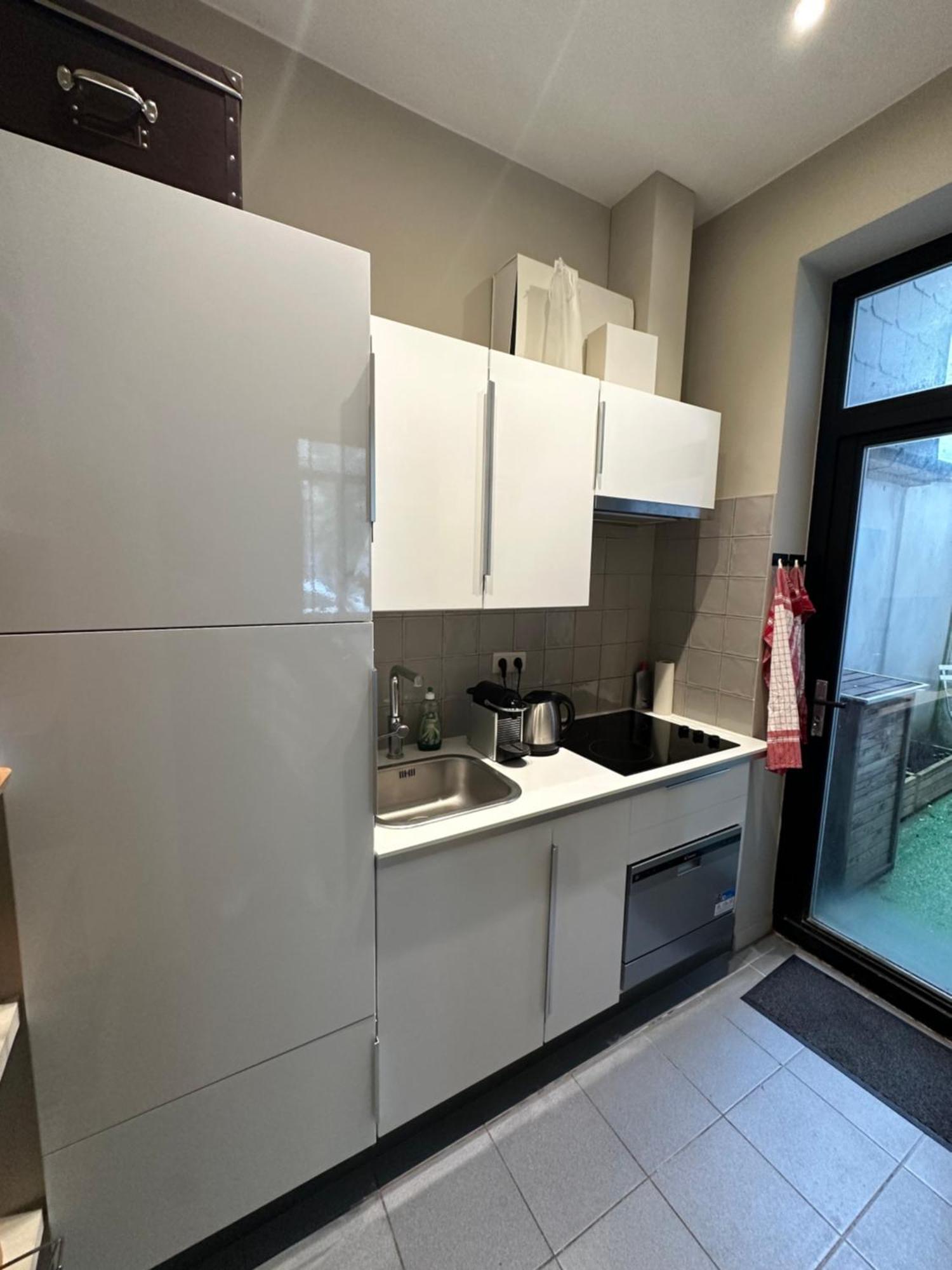 Beautiful Luxurious 1 Bedroom In The Heart Of The European Quarter *