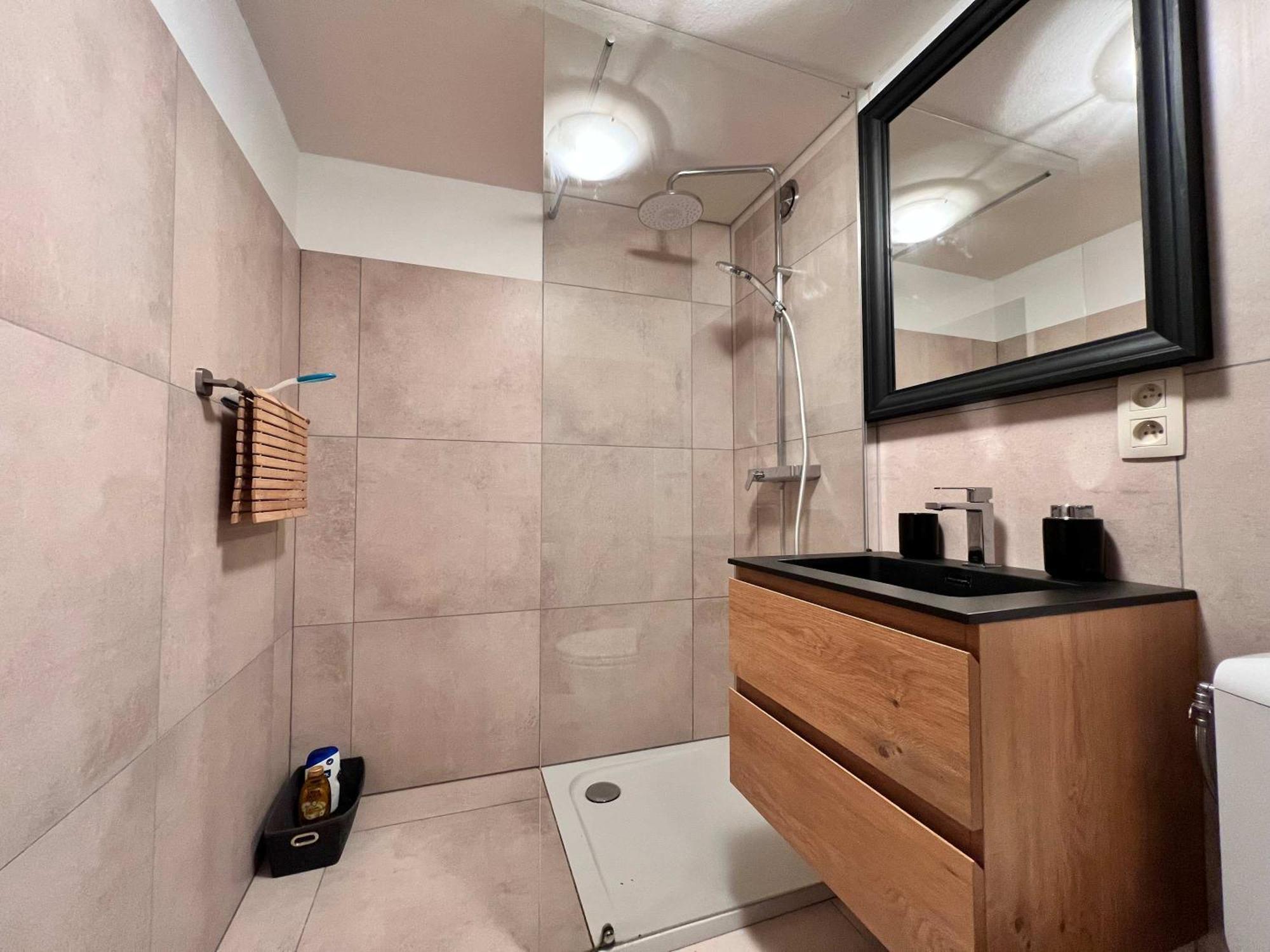 Elegant 2pcs Proche Apartment