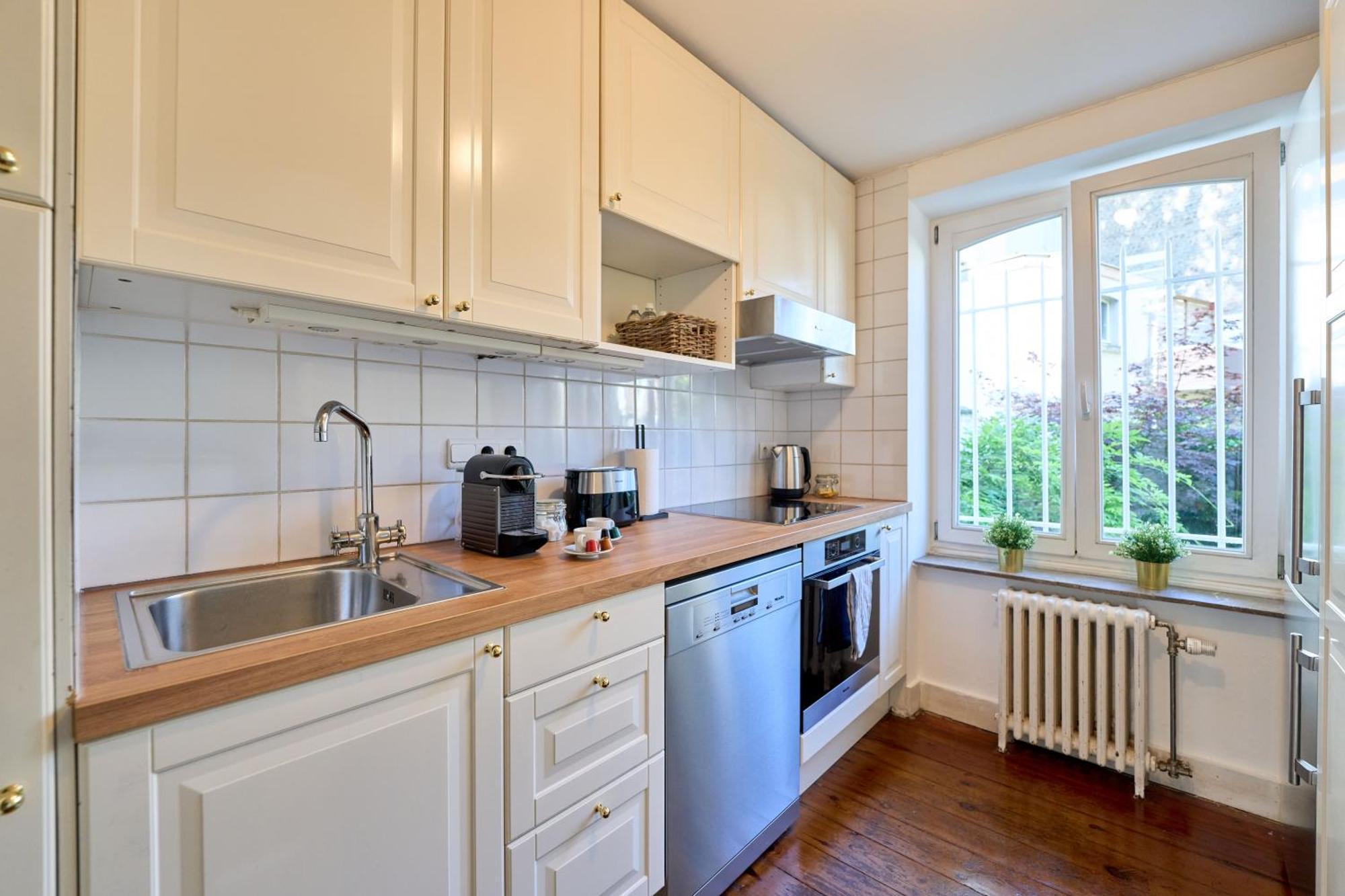 Apartment Luxurious 6-br Mansion Near European Union *
