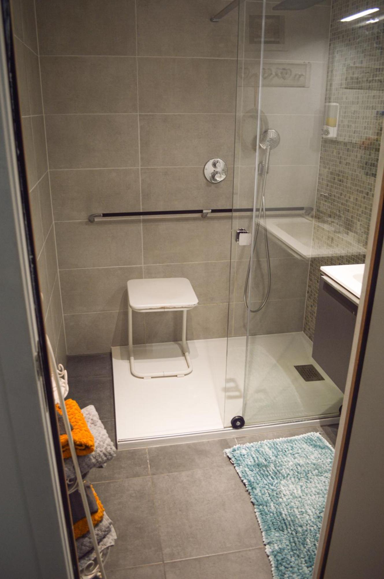 1br Metro Hopital Erasme Bordet Handicapt Friendly Apartment