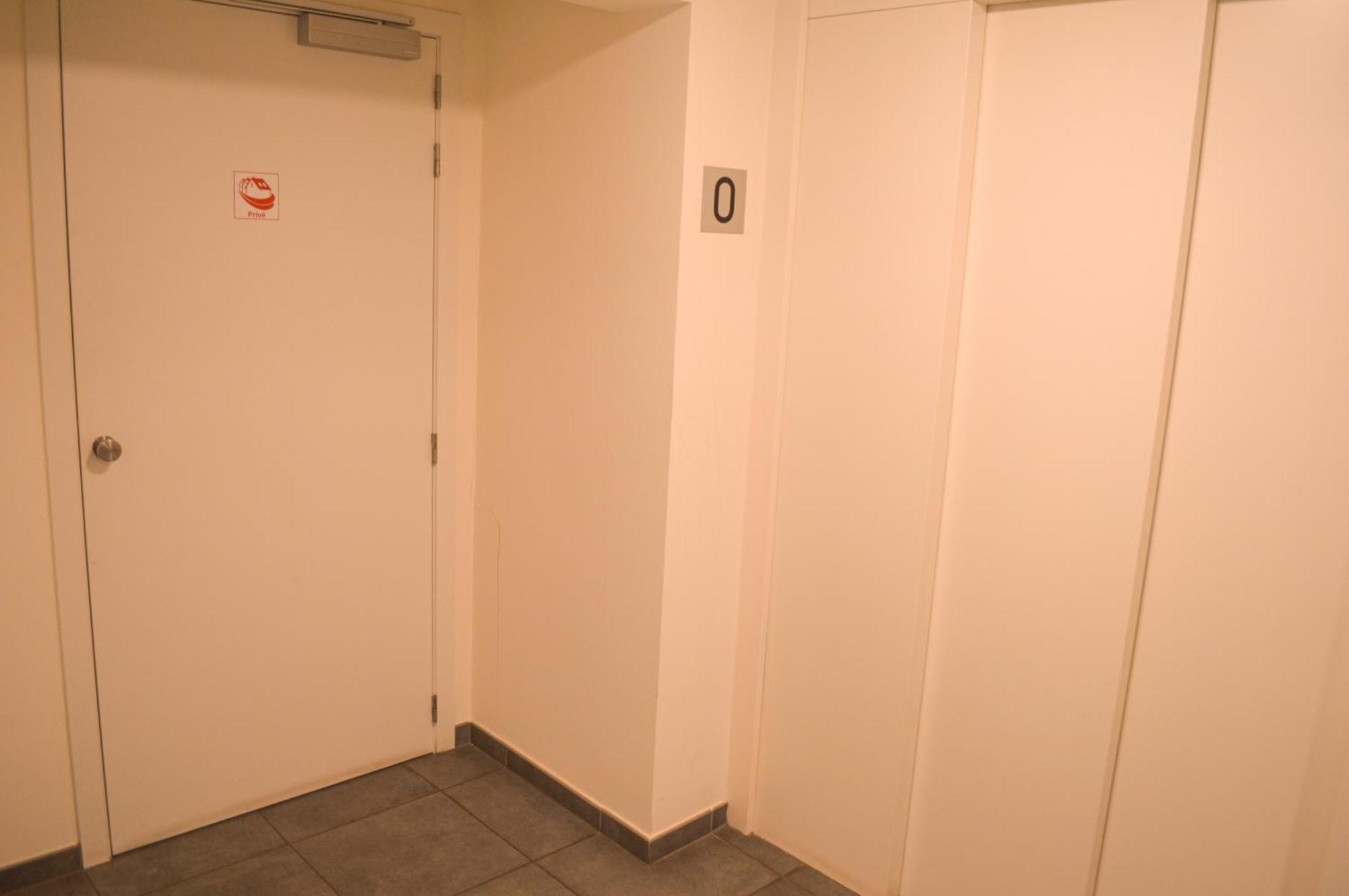 1br Metro Hopital Erasme Bordet Handicapt Friendly Apartment *