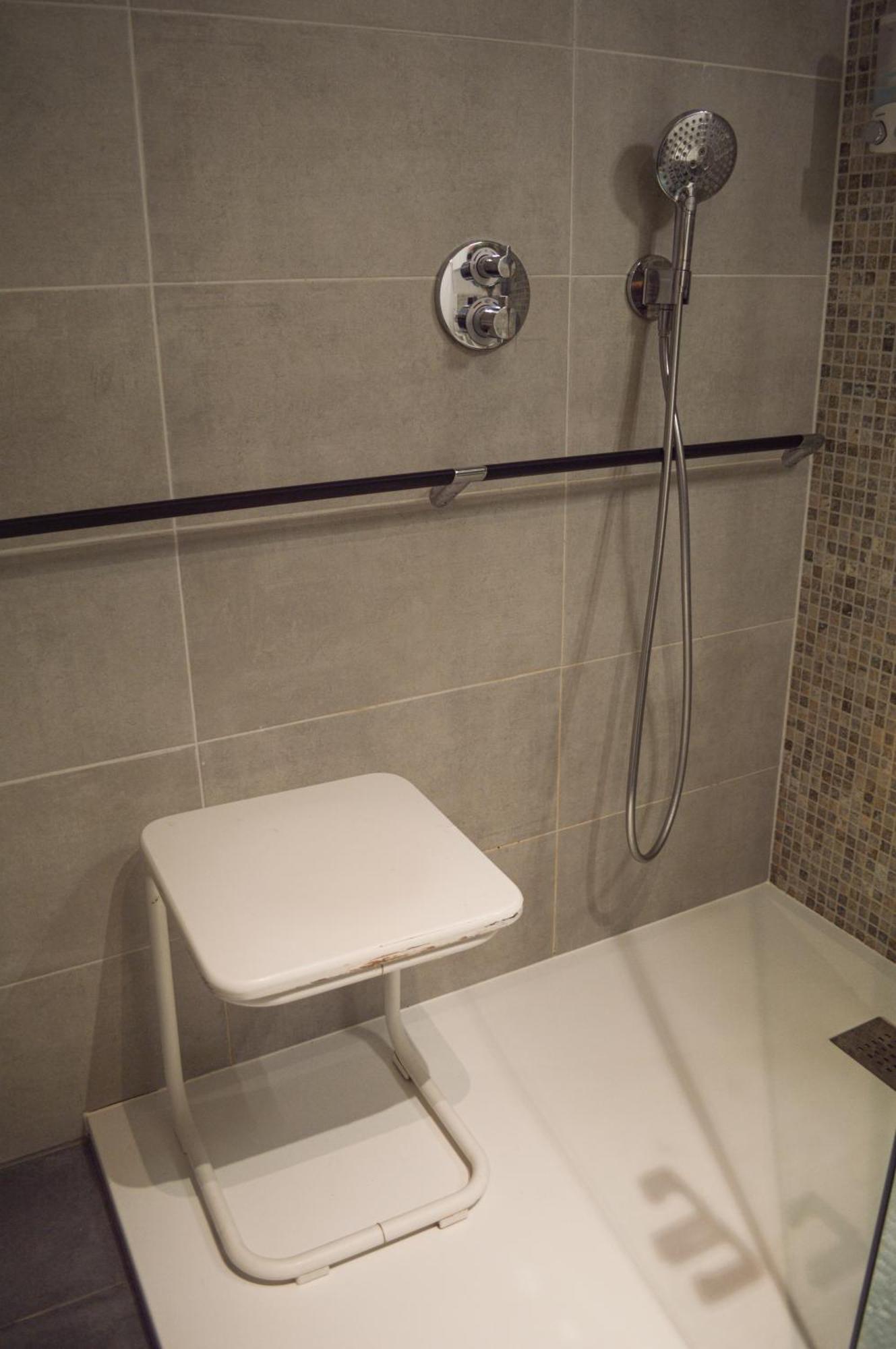 1br Metro Hopital Erasme Bordet Handicapt Friendly Apartment