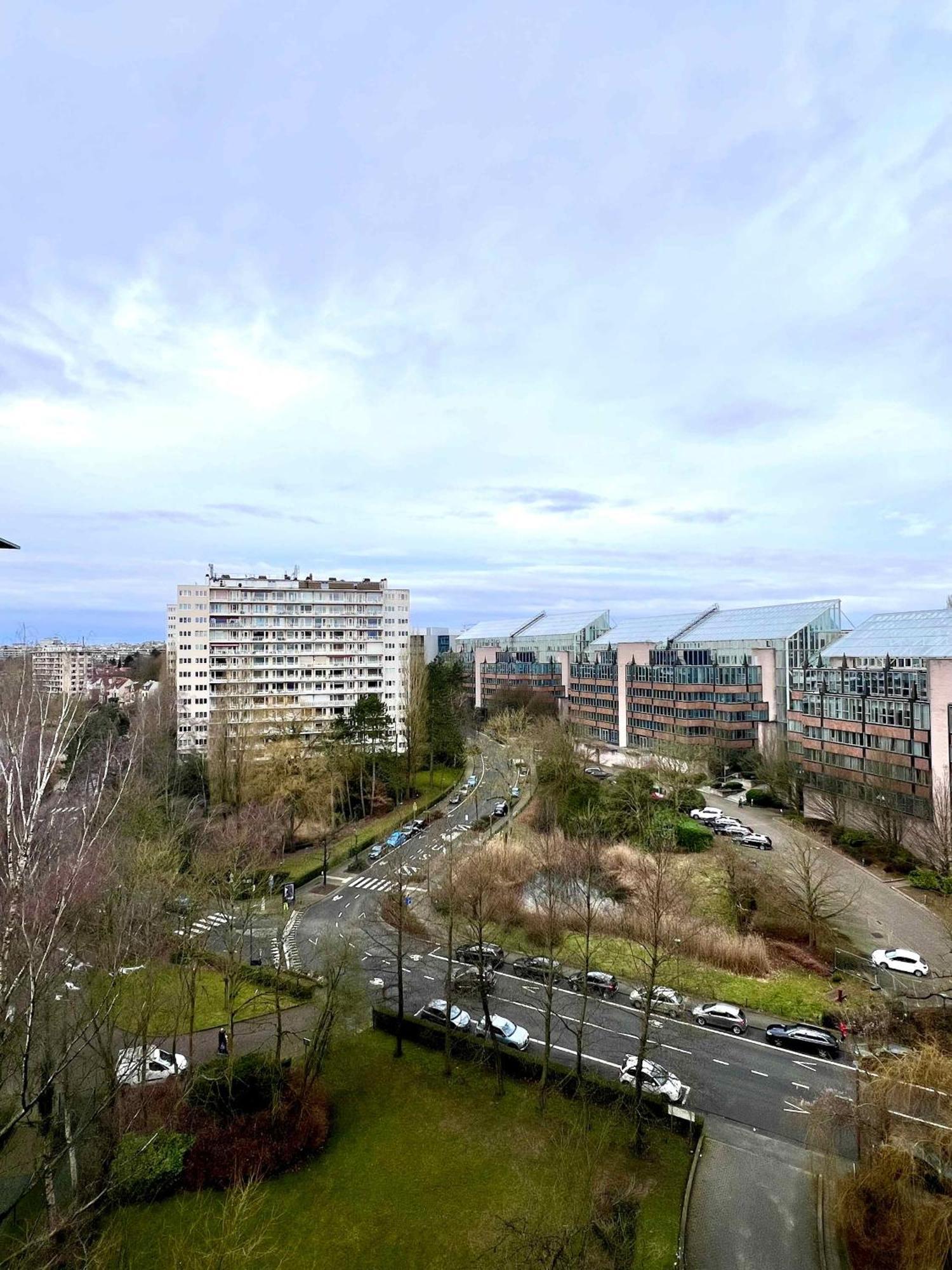 Elegant 2pcs Proche * Brussels