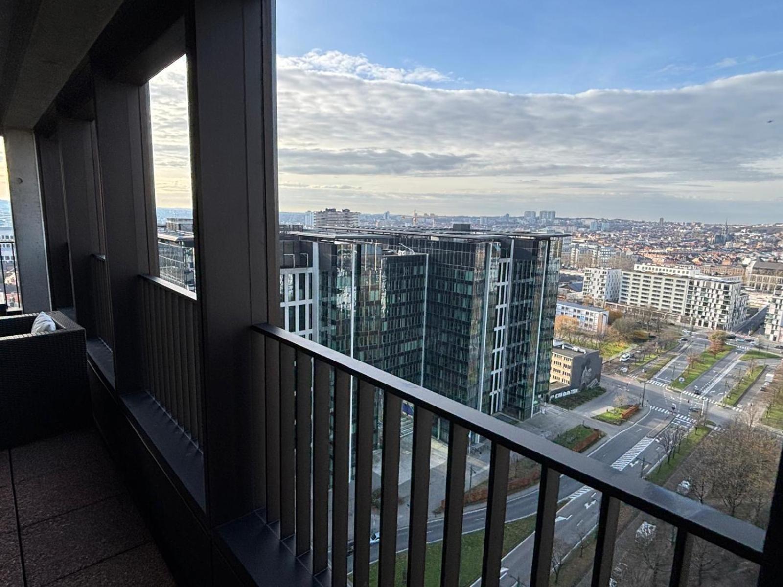 Luxurious In Center Apartment *