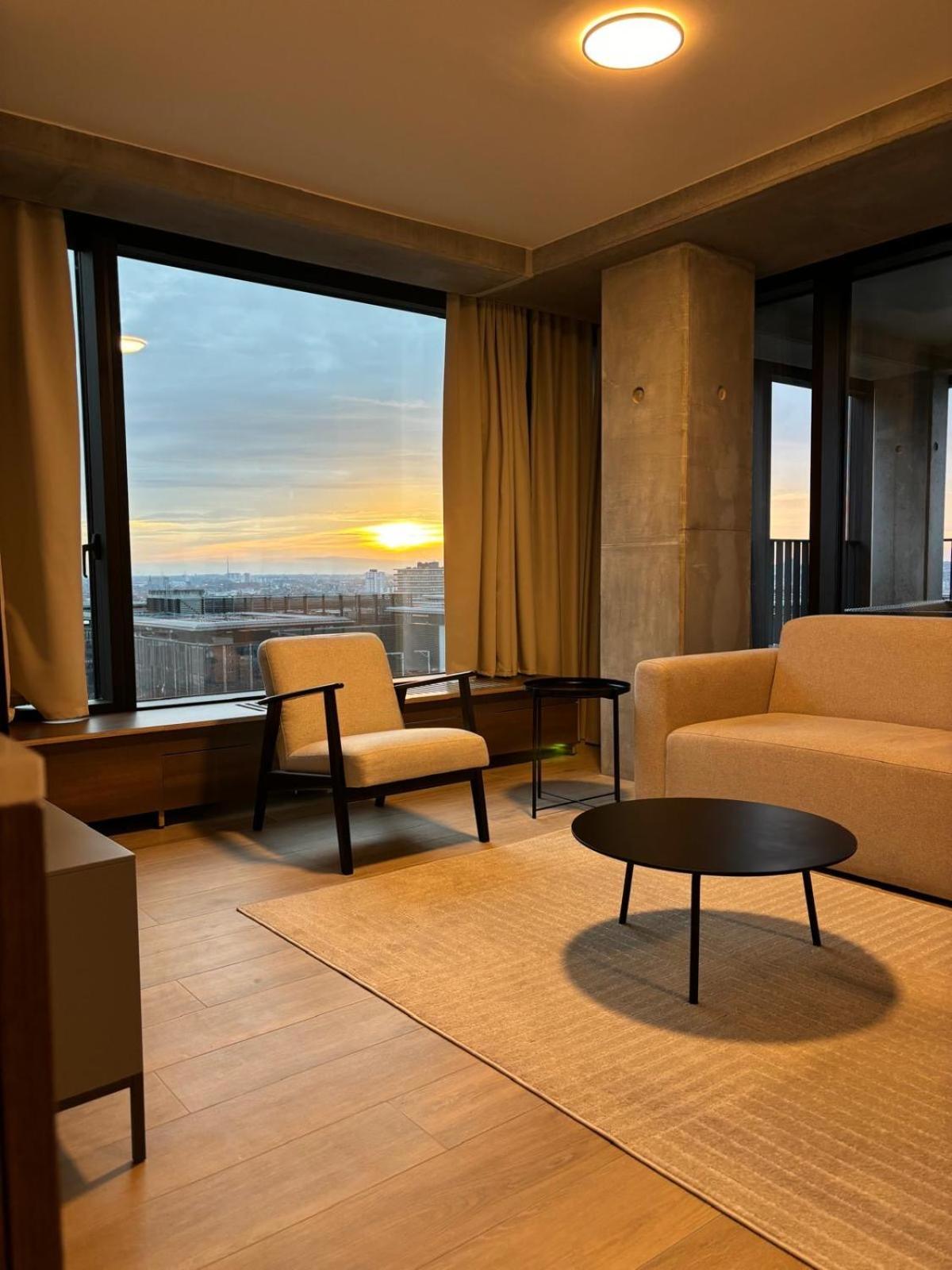 Luxurious In Center Apartment