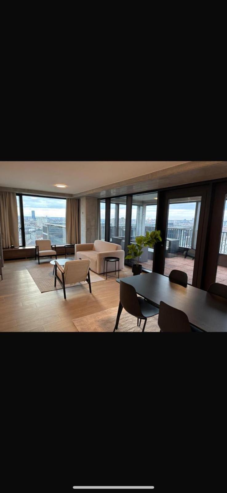 Luxurious In Center Apartment *