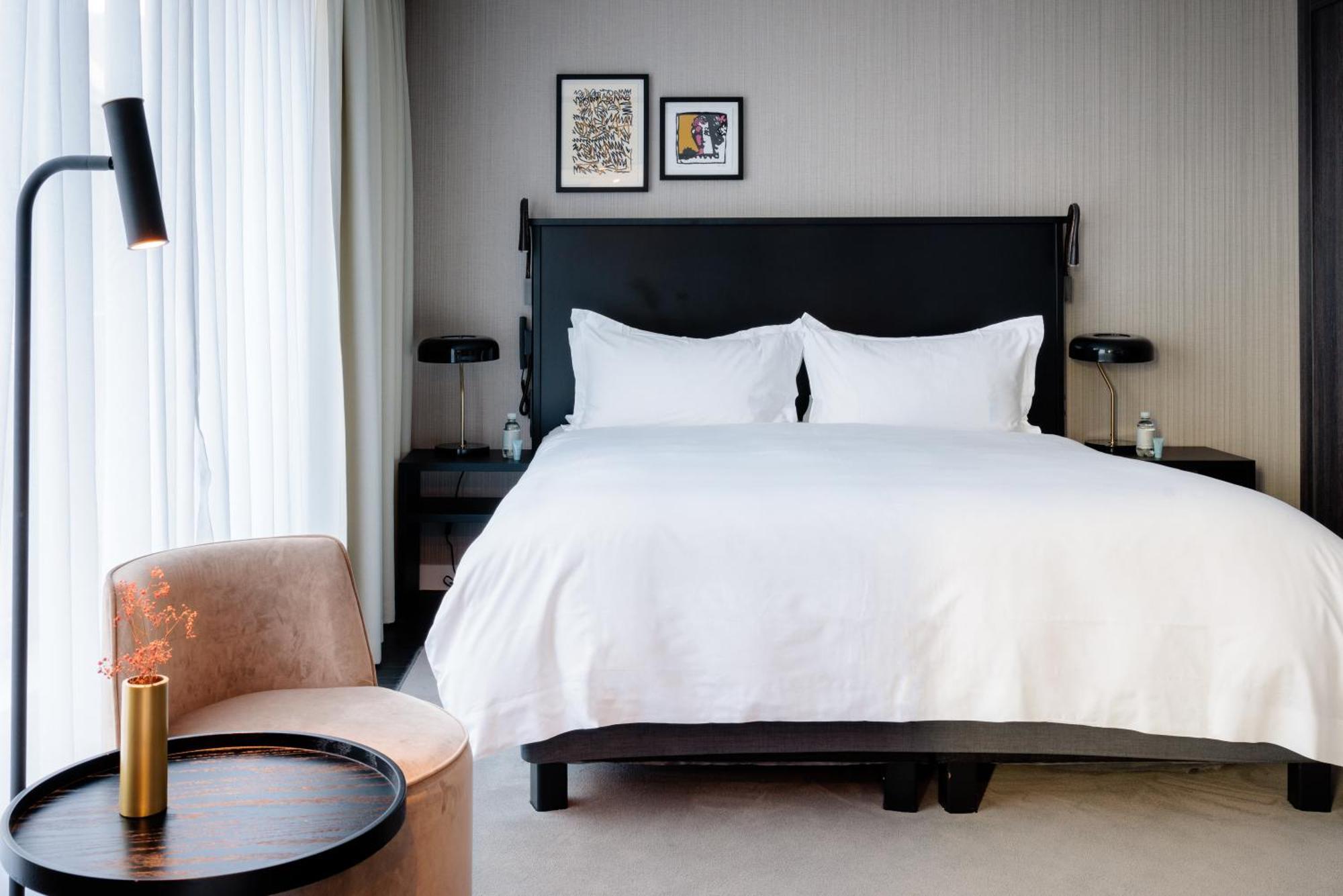 Pillows Centre 4*