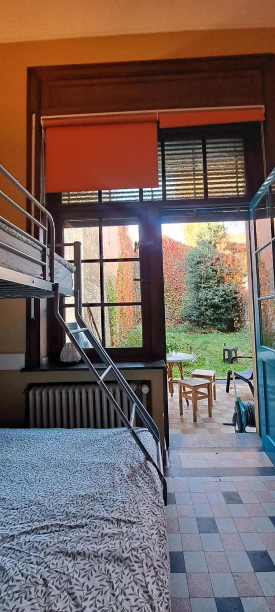 Smallfunnyworld Brussels Hostel *