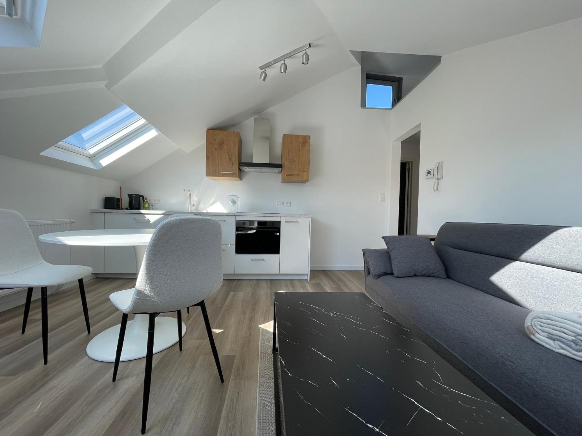 Midi Station 3 Apartment *