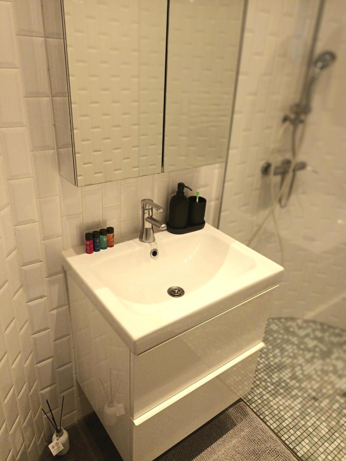 Beautiful 2 Bedroom In Place Flagey Bxl * Brüssel