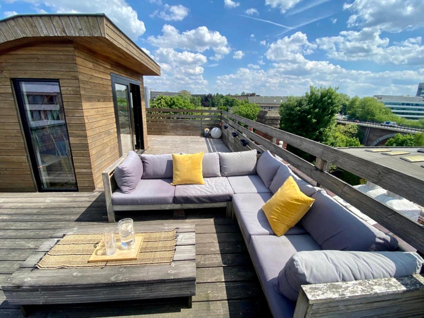 2 Avec Rooftop Suspendu Au Cimetiere D'ixelles Brussels