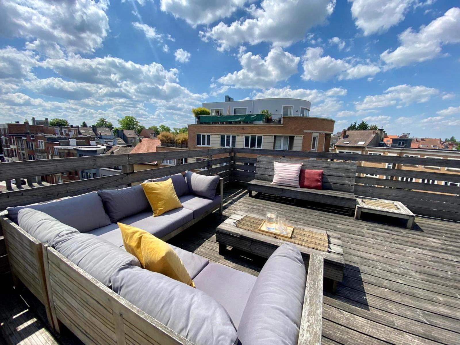 2 Avec Rooftop Suspendu Au Cimetiere D'ixelles Brussels