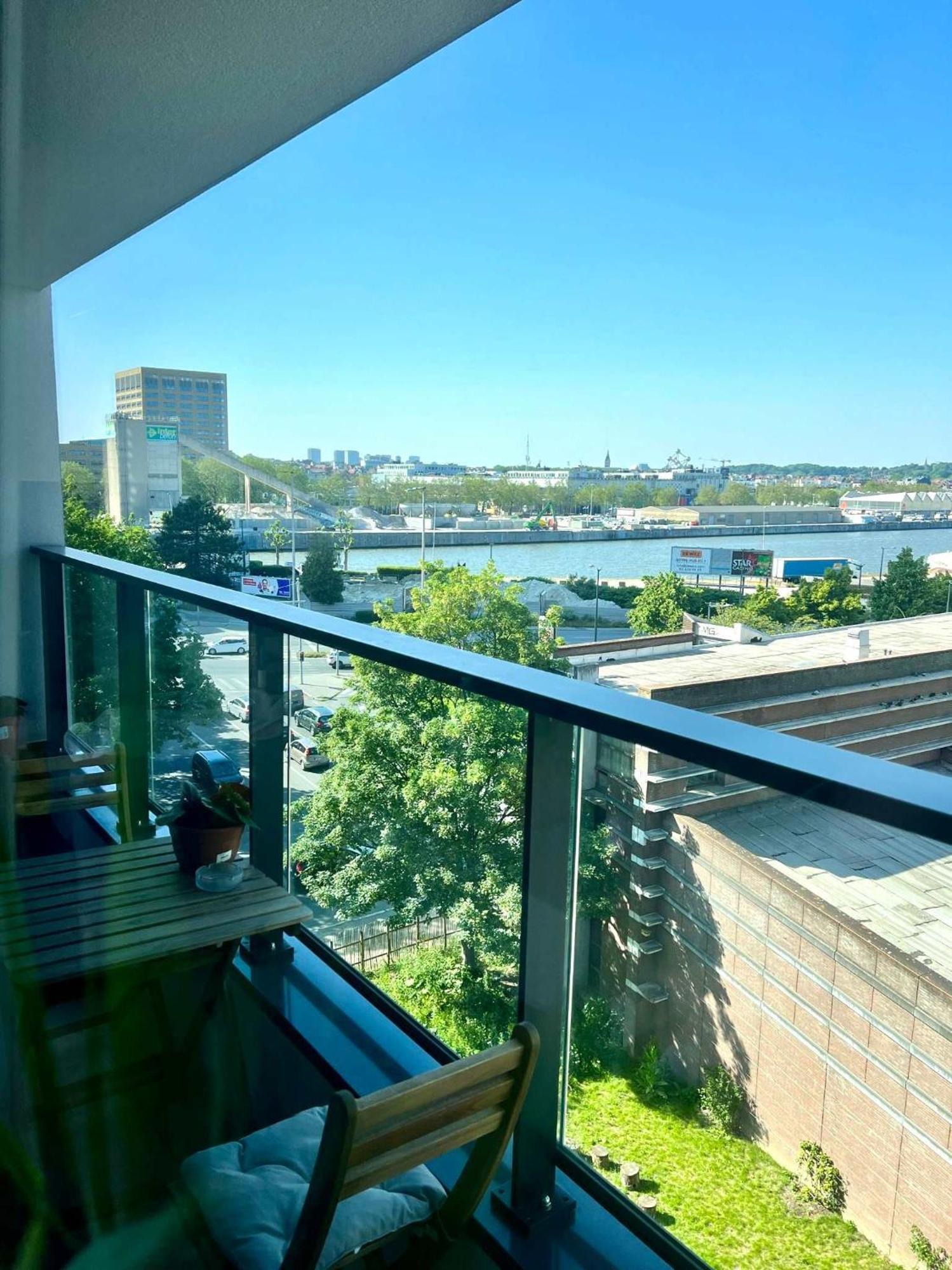 Family Friendly Close To The Atomium Apartment *