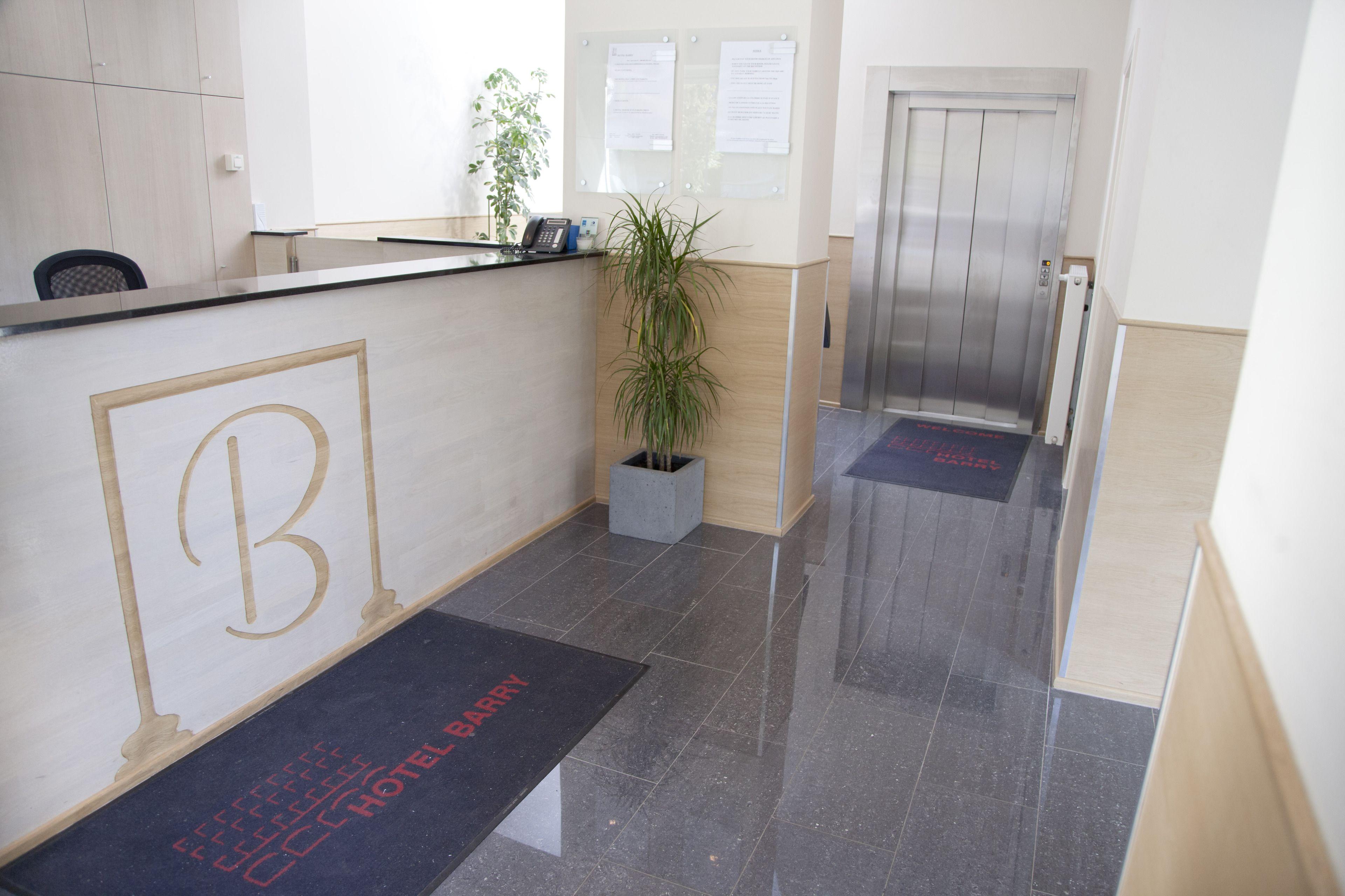 Barry Hotel 2*