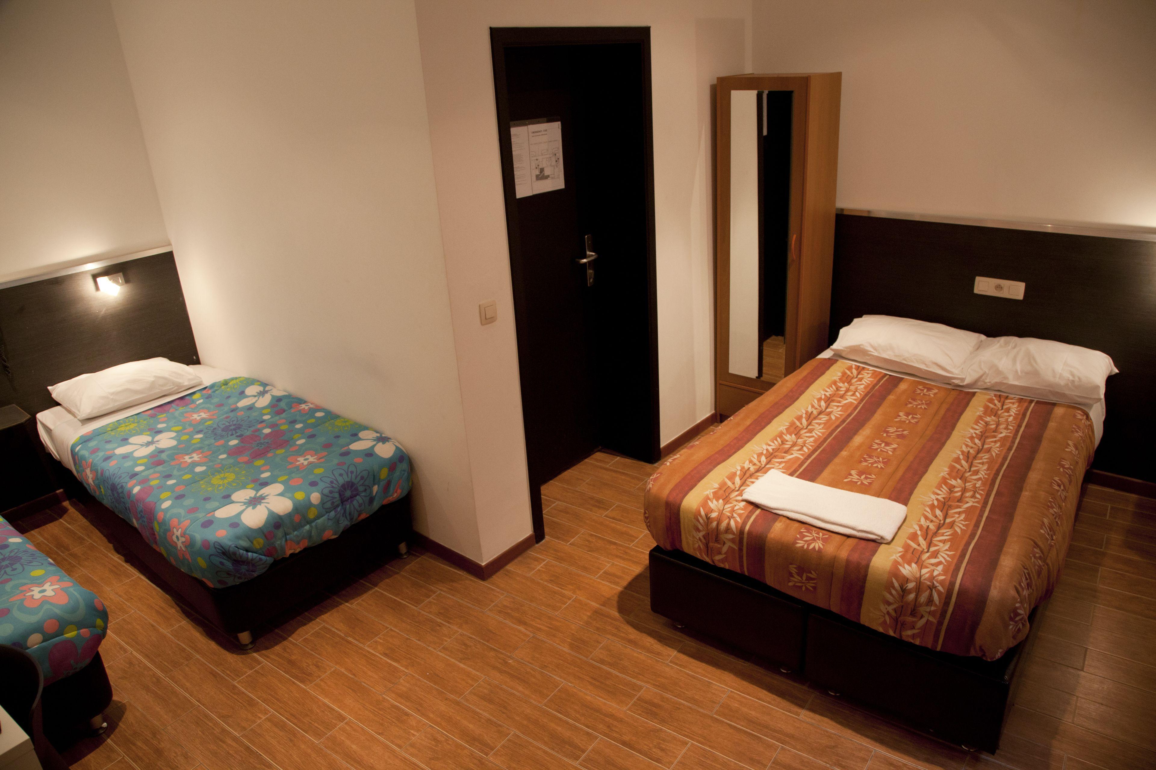 Hotel Barry 2*