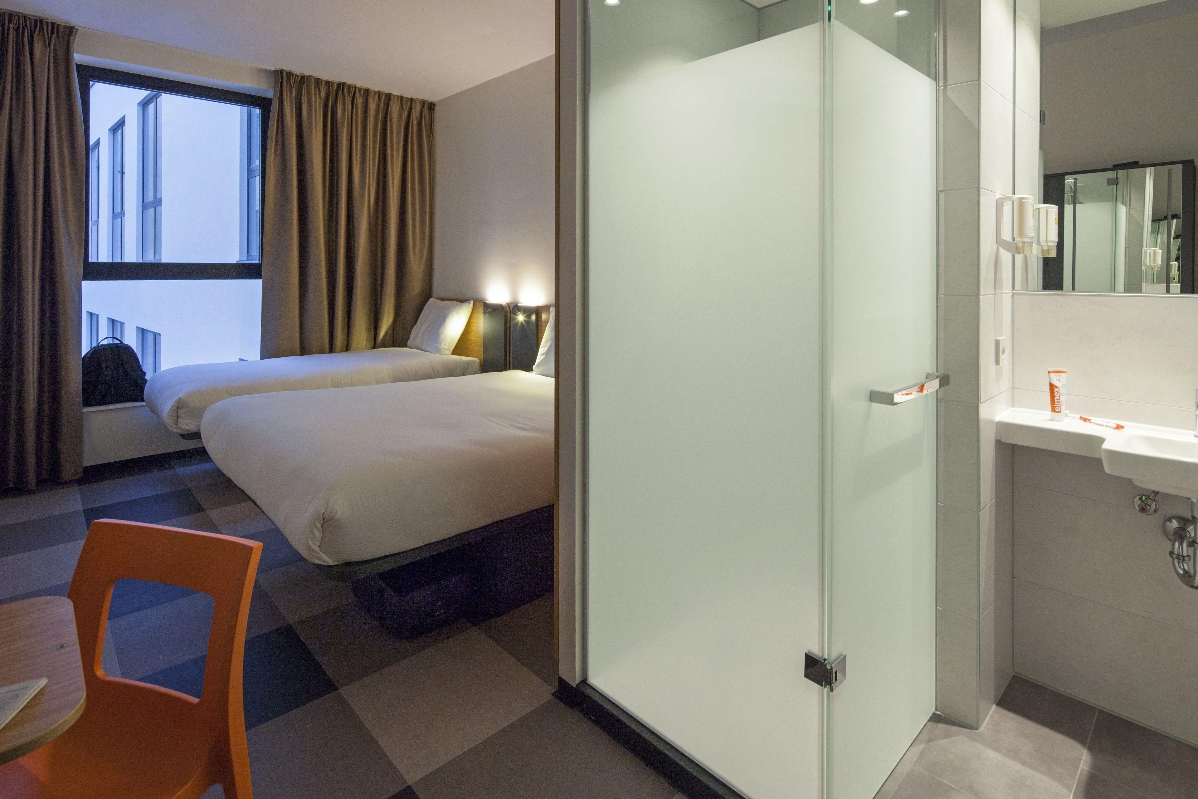 Easyhotel City Centre 3*