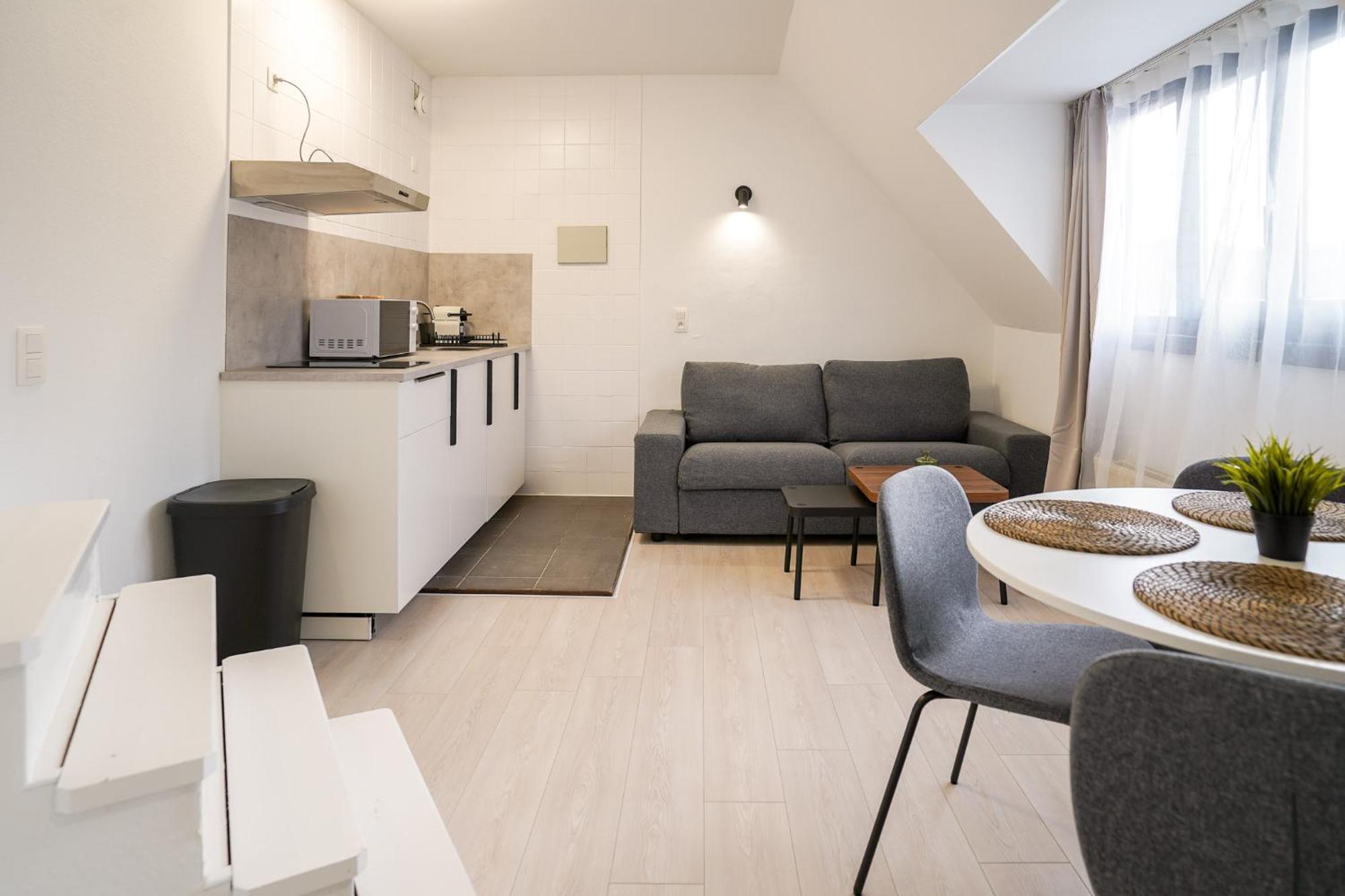 Luxembourg 6 * Brussels