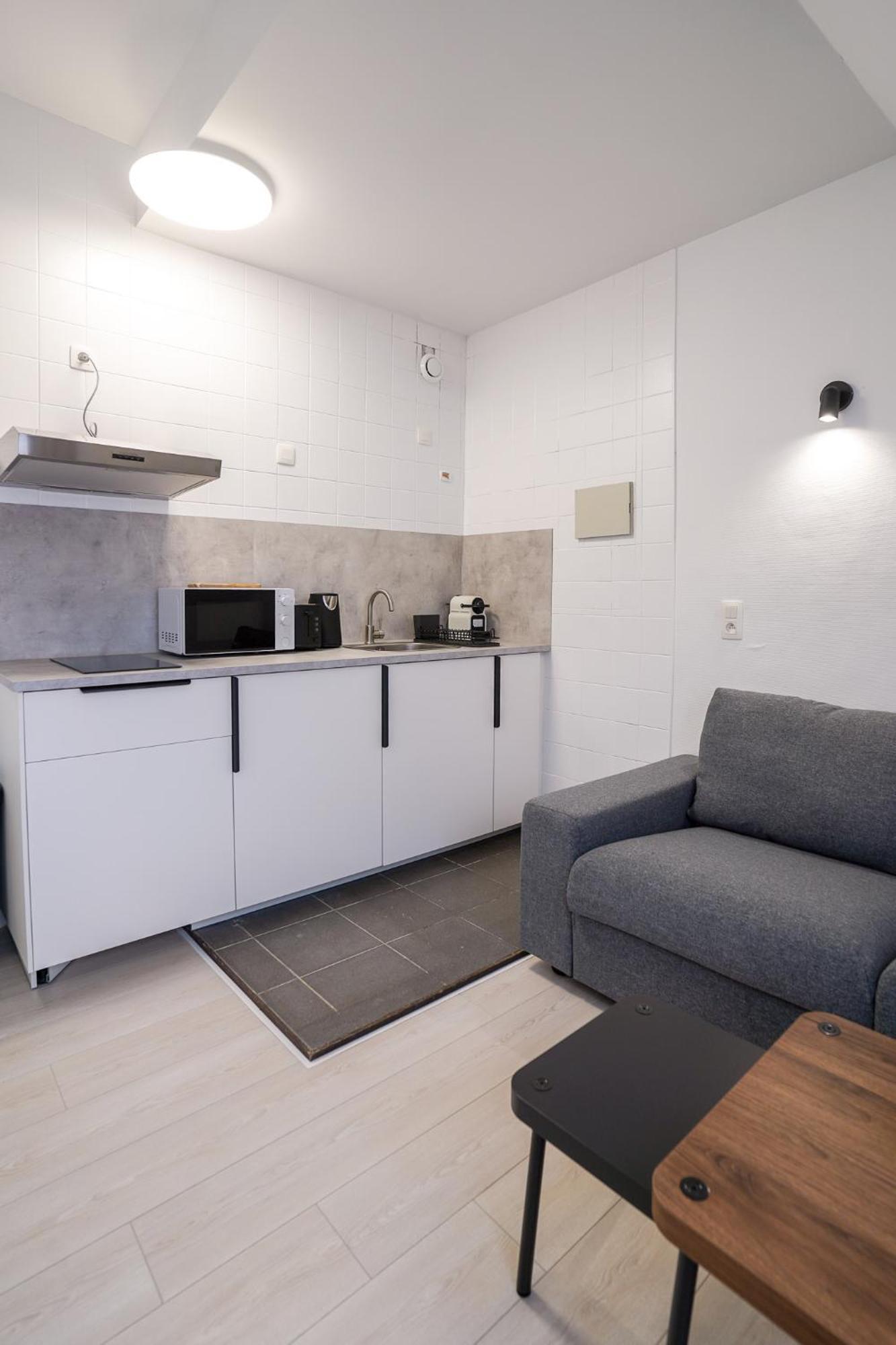 Luxembourg 6 * Brussels