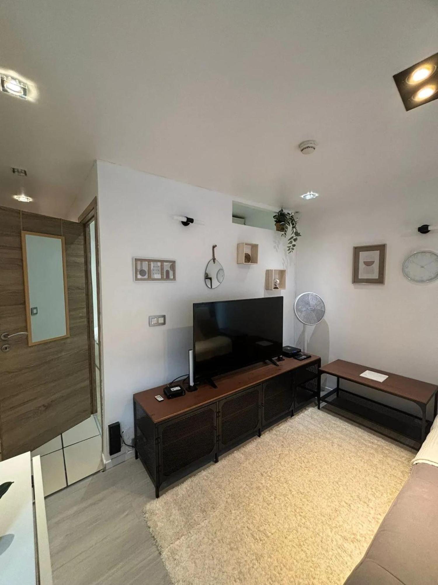 Comfortable In Brussels, 35 M², 3 Persons Apartment *