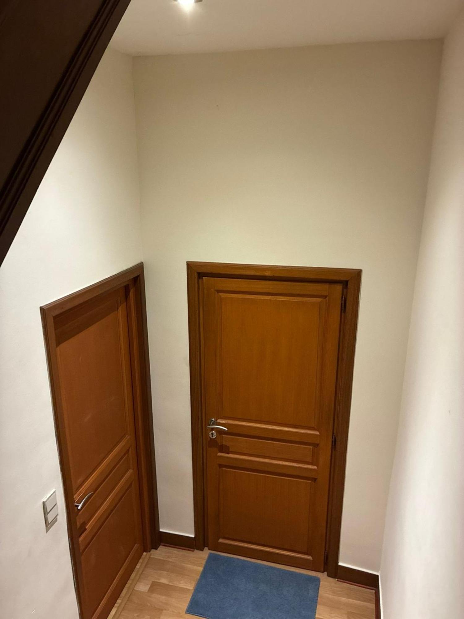 Et Dans Un Immeuble Homestay