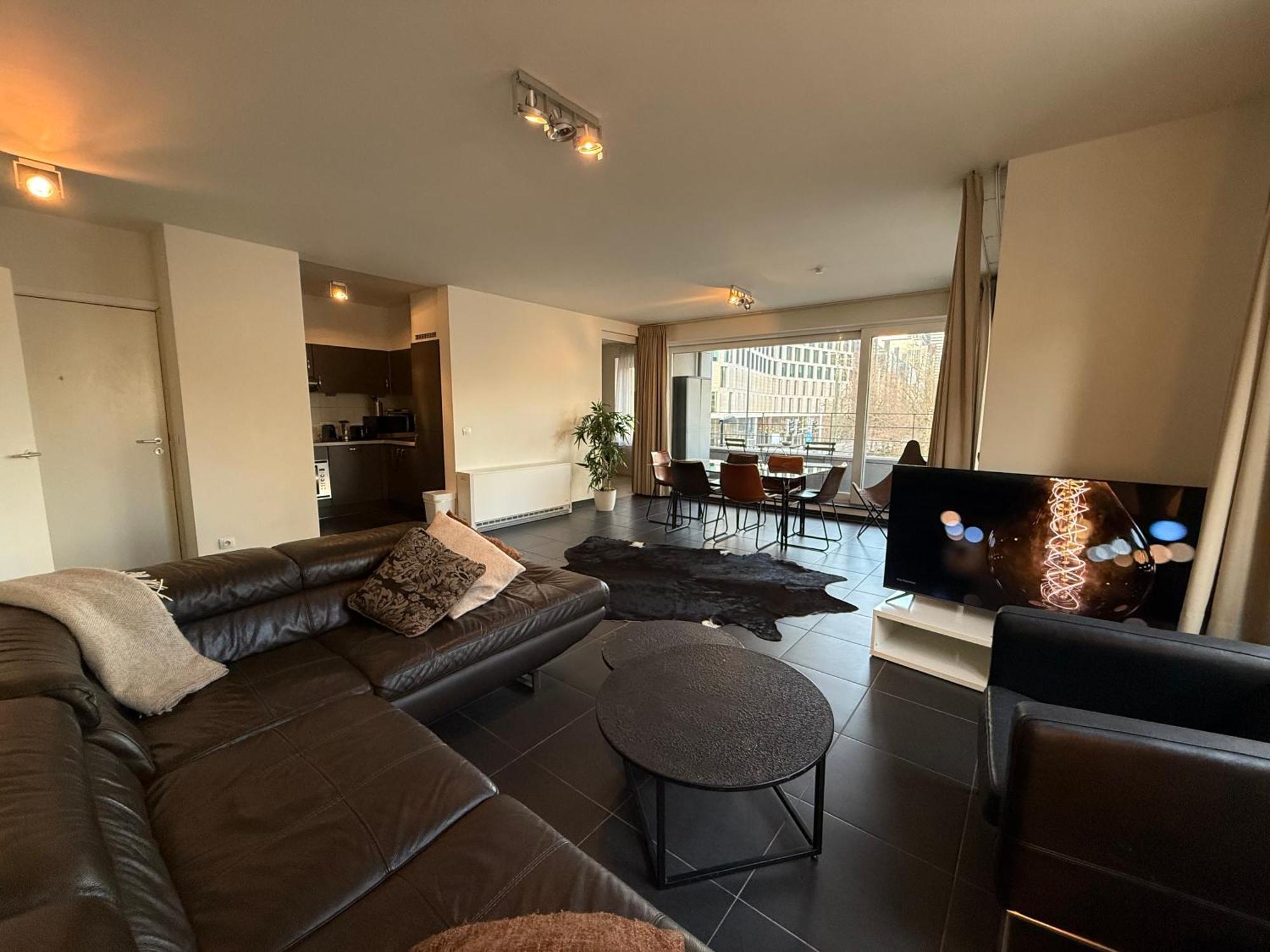 Stunning With 2 Bedrooms - Sleeps 6 *