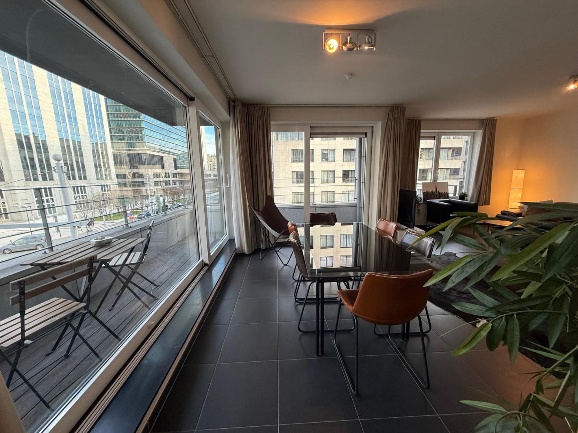 Stunning With 2 Bedrooms - Sleeps 6 *