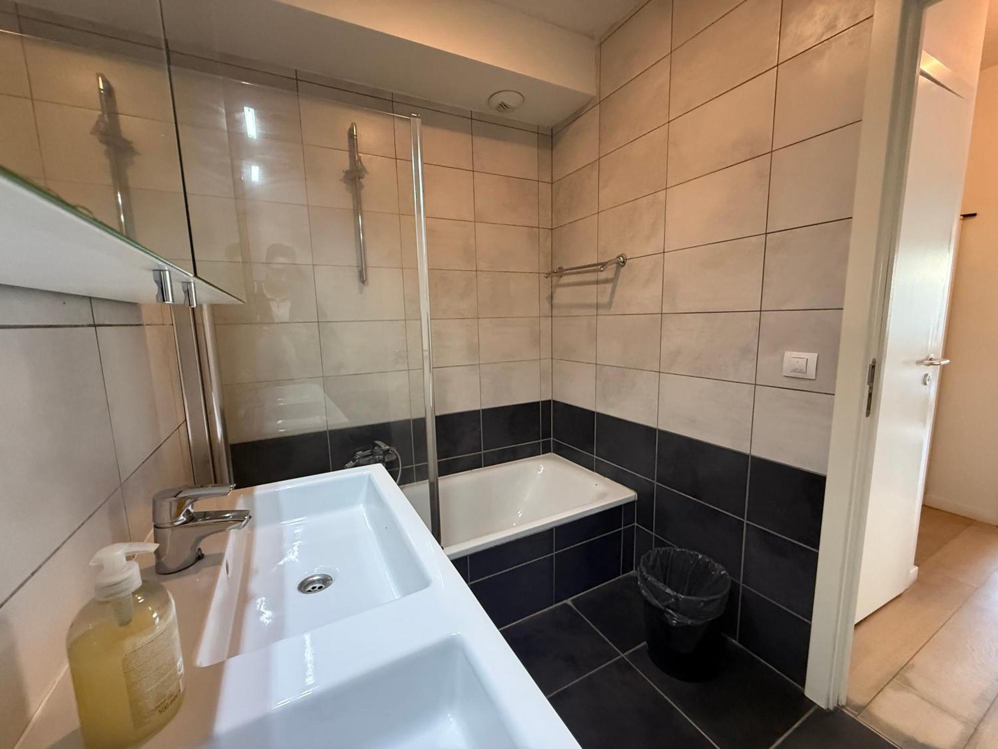 Stunning With 2 Bedrooms - Sleeps 6 Brussels