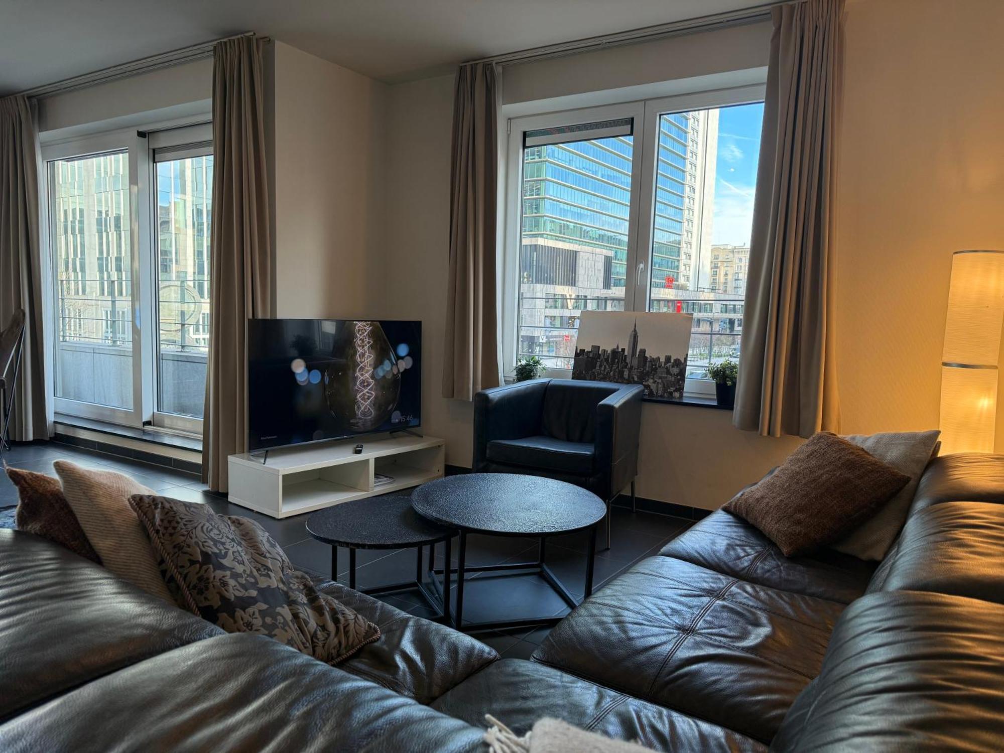 Stunning With 2 Bedrooms - Sleeps 6 *