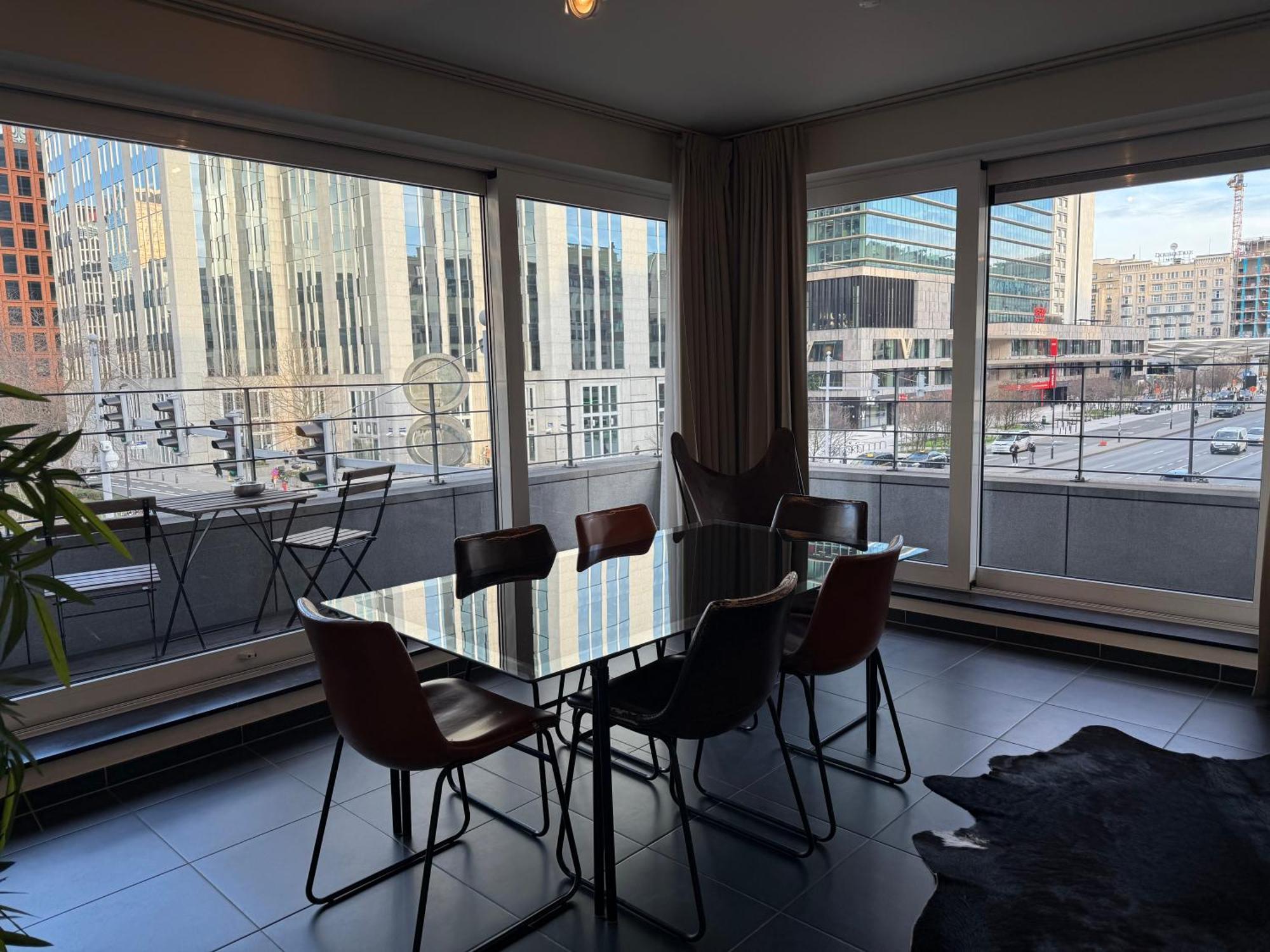 Stunning With 2 Bedrooms - Sleeps 6 *