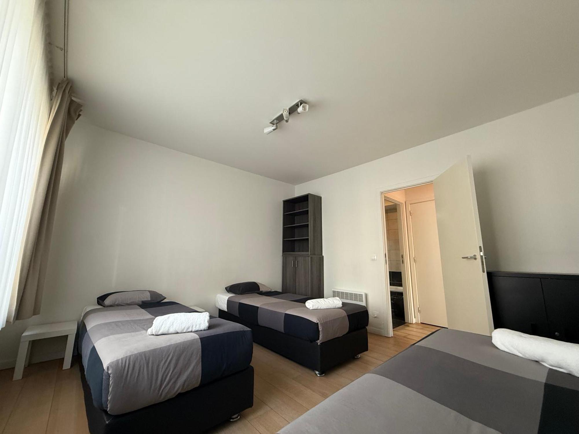 Stunning With 2 Bedrooms - Sleeps 6 Brussels