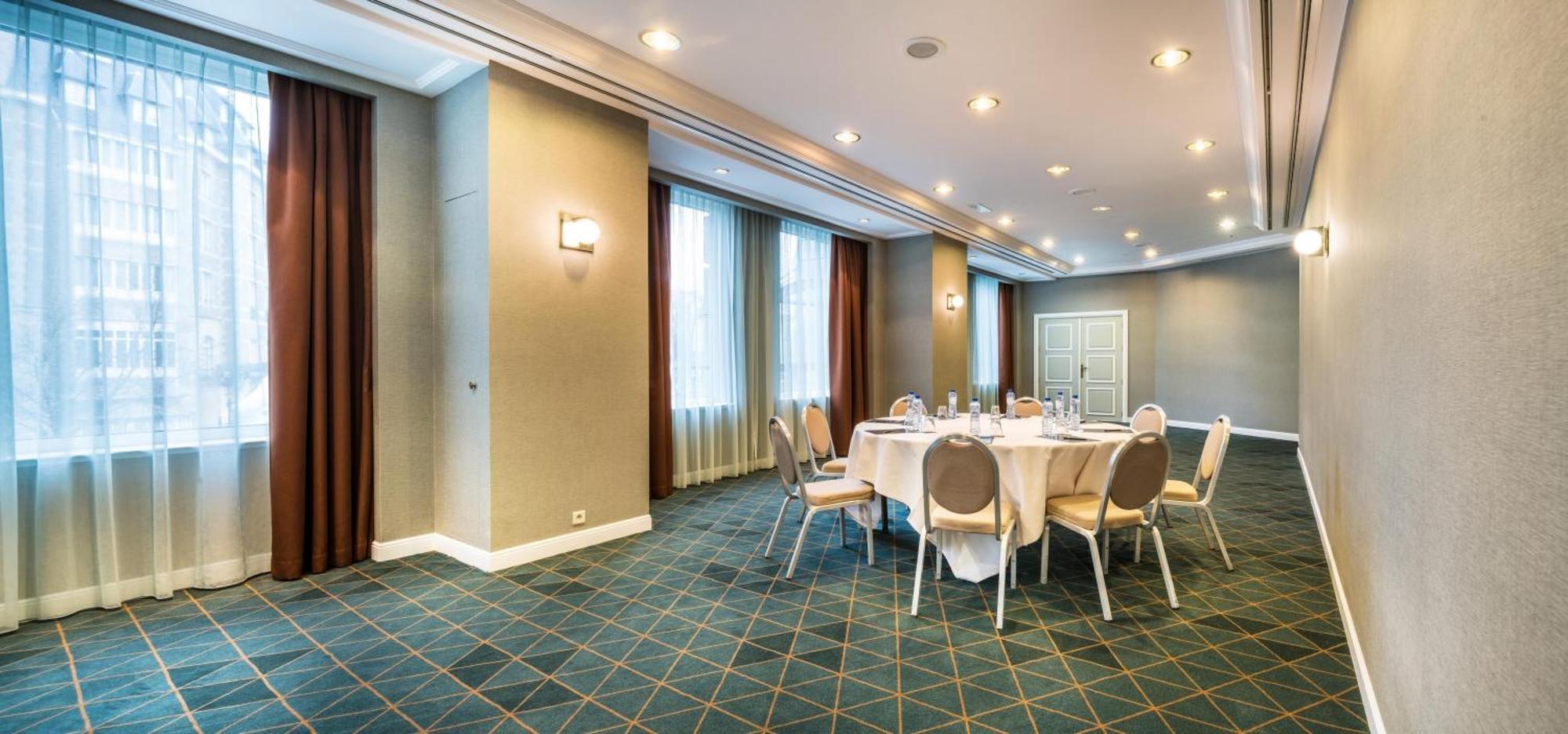 Hilton Grand Place Hotel 4*